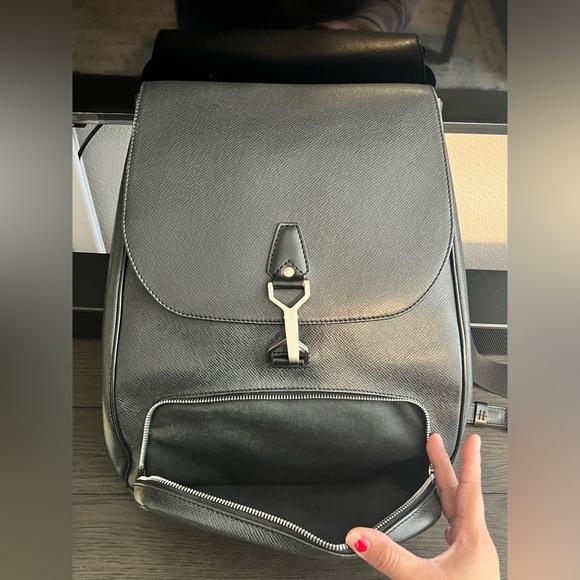 Louis Vuitton Large Backpack Taiga Leather Black - Picture 9 of 15